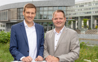 LR Hergovich und LAbg Samwald vor Landhaus