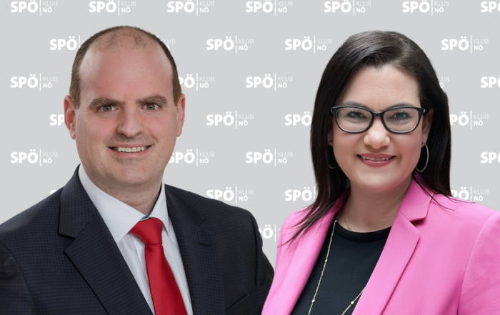 LAbg. Zonschits und NAbg. Erasim vor Klubwand